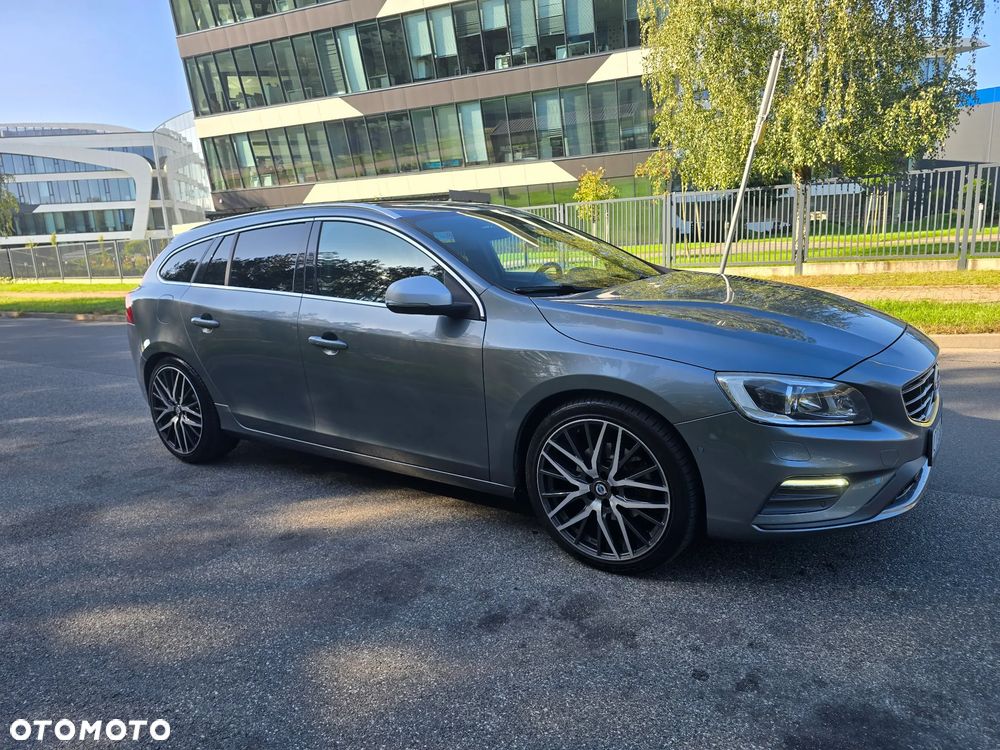 Volvo V60 D4 R-Design - 11