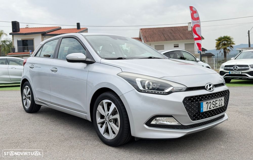 Hyundai i20 1.1 CRDi Comfort+Pack Look+JLL16 - 3