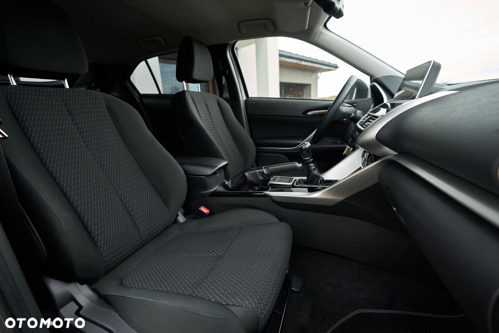 Mitsubishi Eclipse Cross - 16