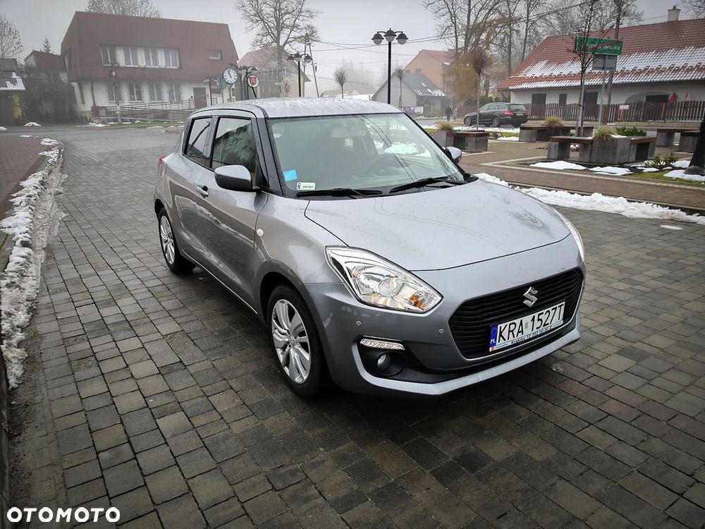 Suzuki Swift 1.2 Premium Plus CVT - 1