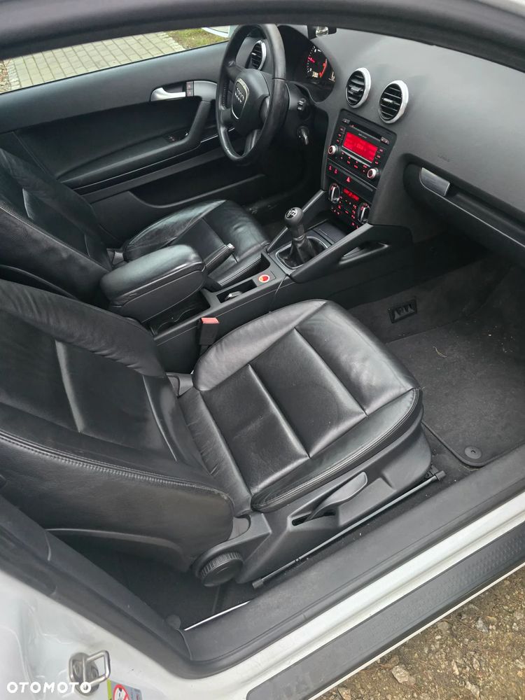 Audi A3 3-drzwiowe 1.6 TDI DPF S line Sportpaket - 5