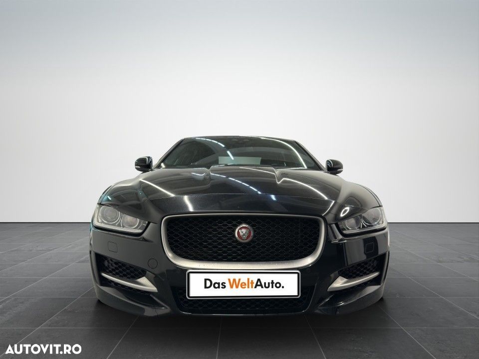 Jaguar XE 2.0 AWD R-Sport - 3