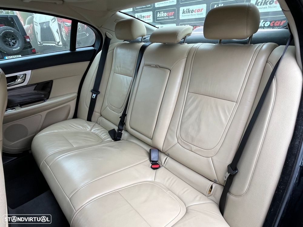 Jaguar XF 2.2 D Luxury - 52