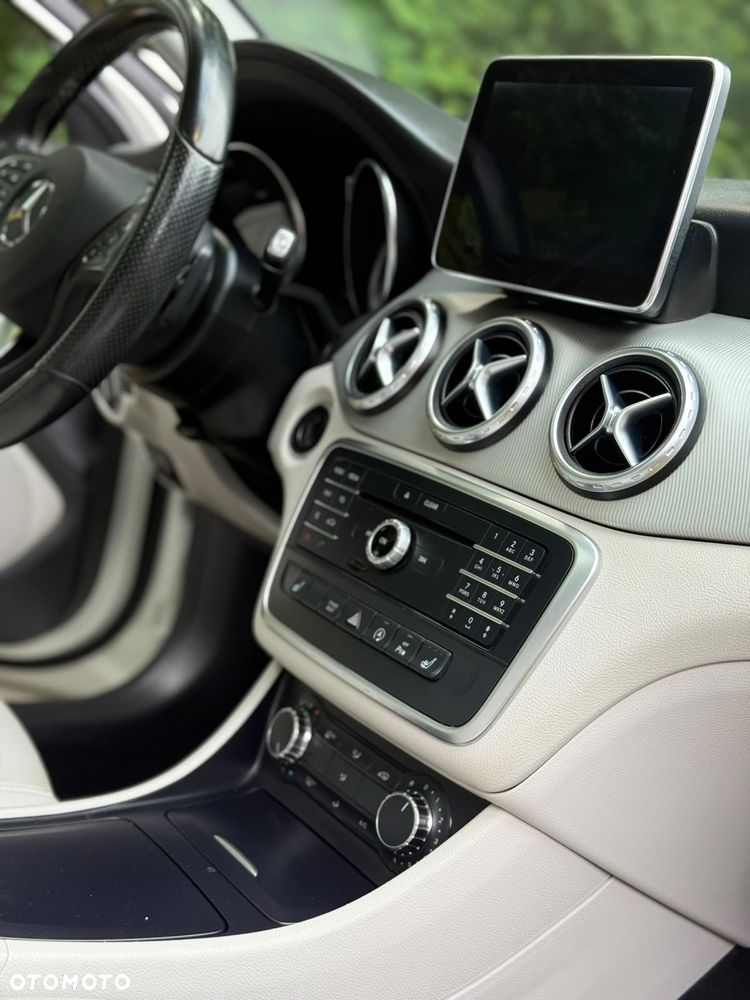 Mercedes-Benz GLA - 32