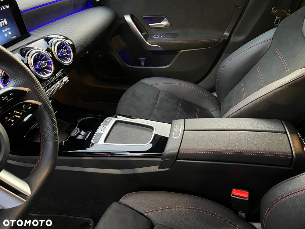 Mercedes-Benz CLA - 25