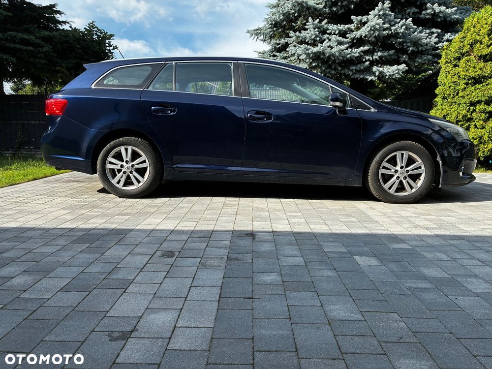 Toyota Avensis 2.0 D-4D Luna - 1