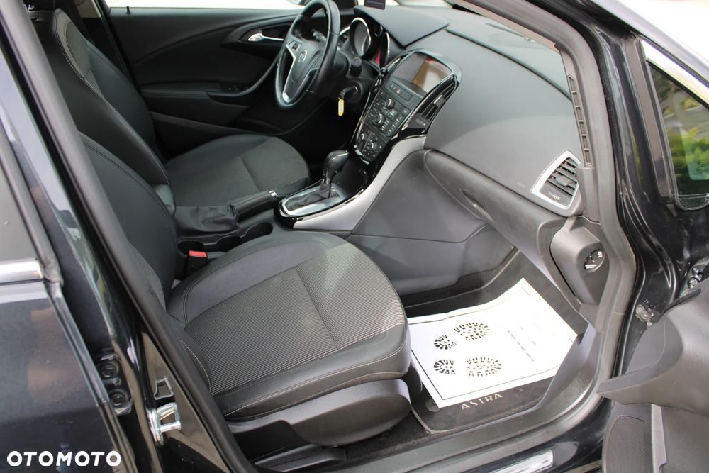 Opel Astra 2.0 CDTI Cosmo - 29