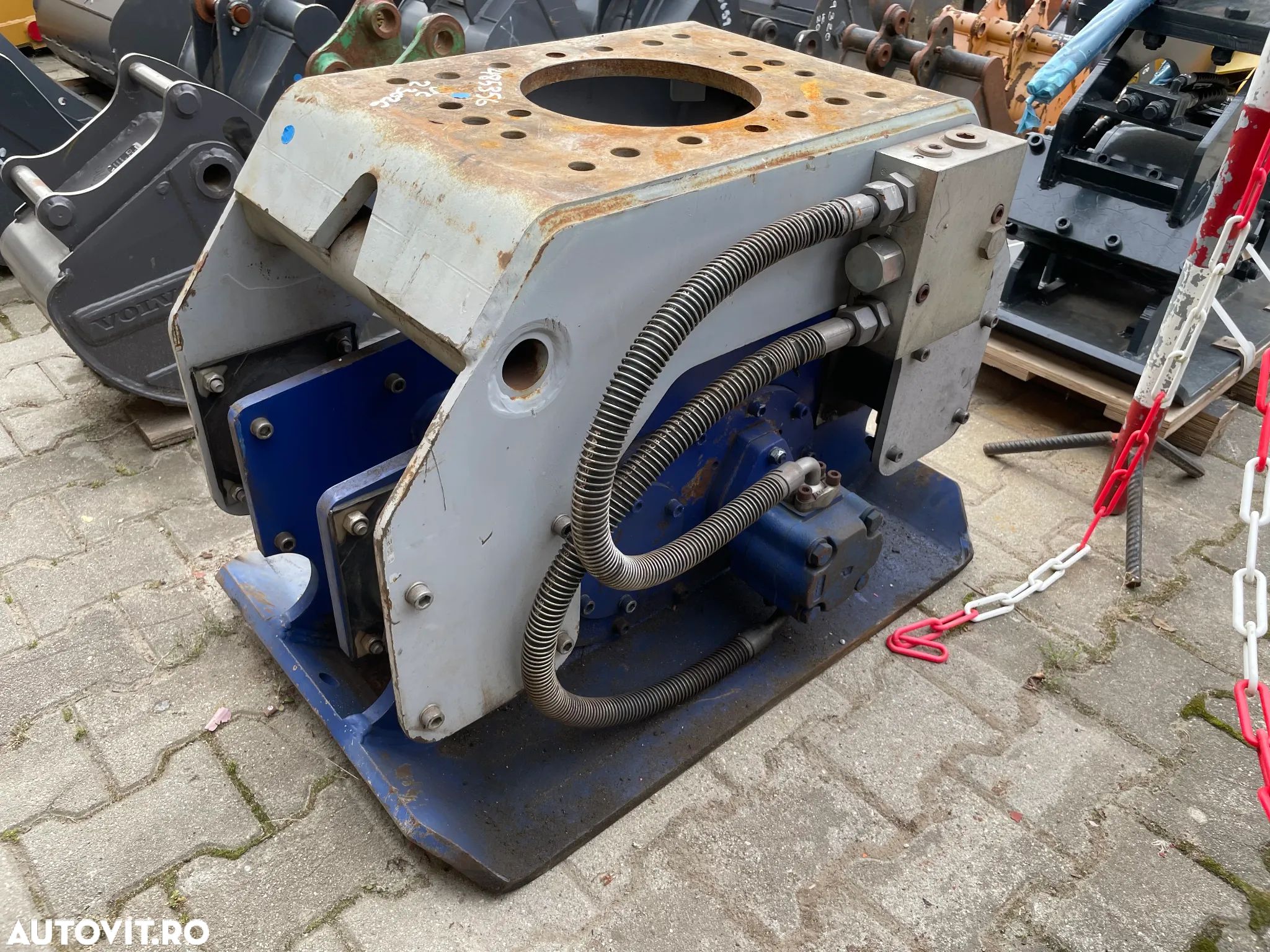 Placa Vibranta Noua SAES HST015, Ptr.Buldoexcavator Si Excavtoare De La 6 La 16 Tone - 1