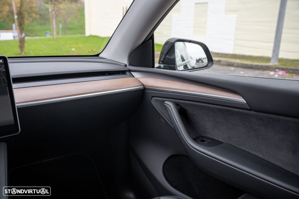 Tesla Model Y Long Range Dual Motor AWD - 35