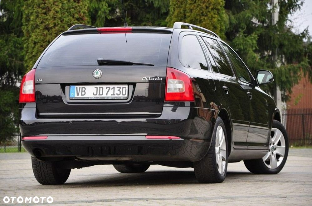 Skoda Octavia 1.6 TDI DPF DSG Elegance - 17