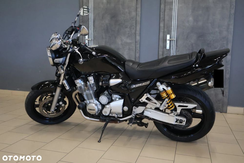 Yamaha XJR - 9
