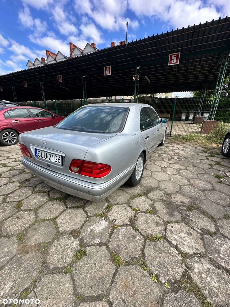 Mercedes-Benz Klasa E - 17