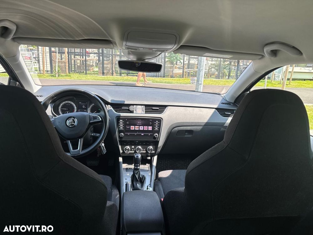 Skoda Octavia 1.6 TDI DSG Ambition - 8