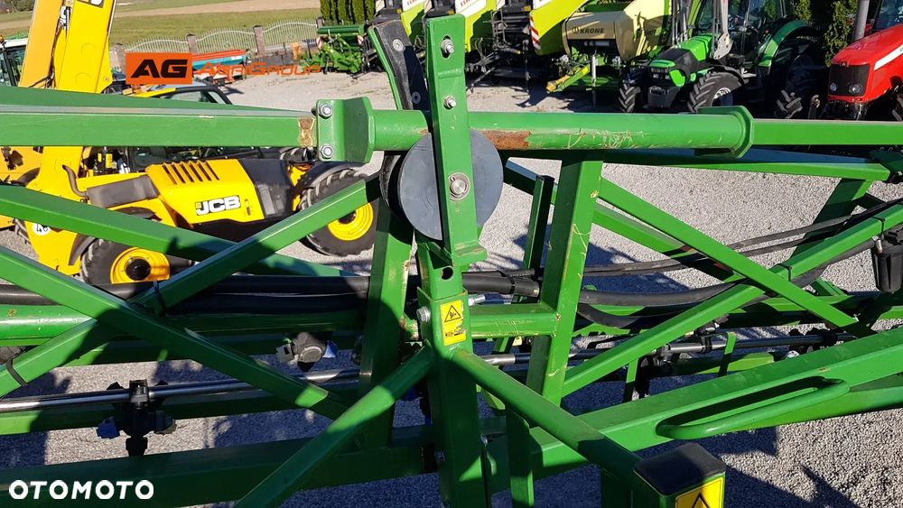 John Deere 824 - 19