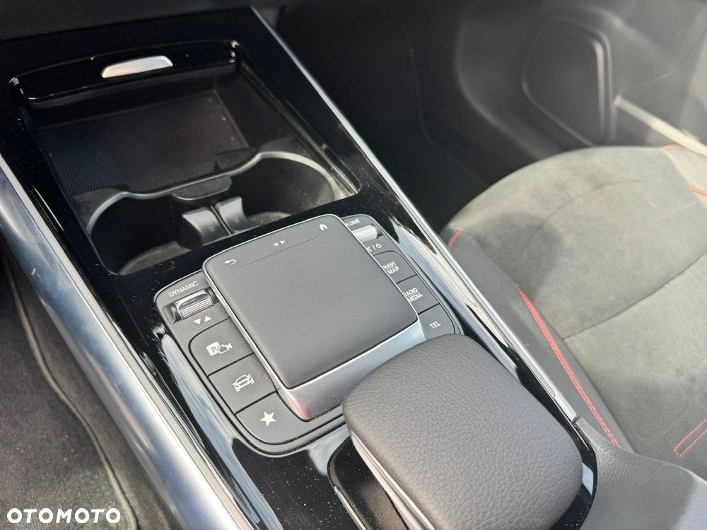 Mercedes-Benz GLA - 12