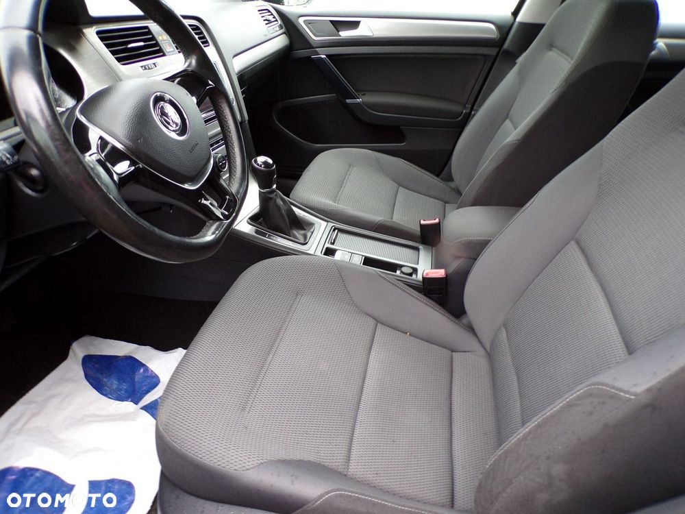 Volkswagen Golf - 32