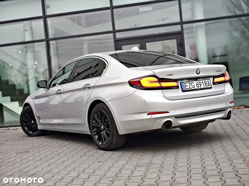 BMW Seria 5 530i xDrive Sport Line - 9