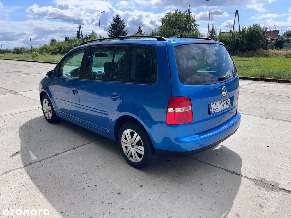 Volkswagen Touran 1.6 FSI - 7