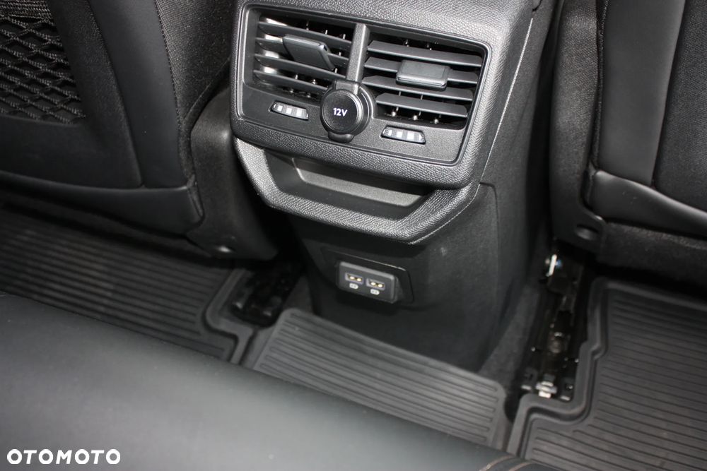 Peugeot 3008 Hybrid4 300 e-EAT8 GT - 15