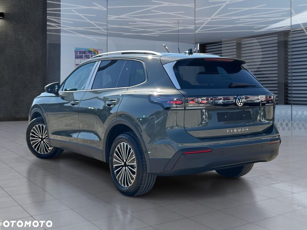 Volkswagen Tiguan - 13