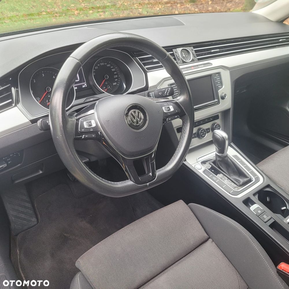 Volkswagen Passat - 26