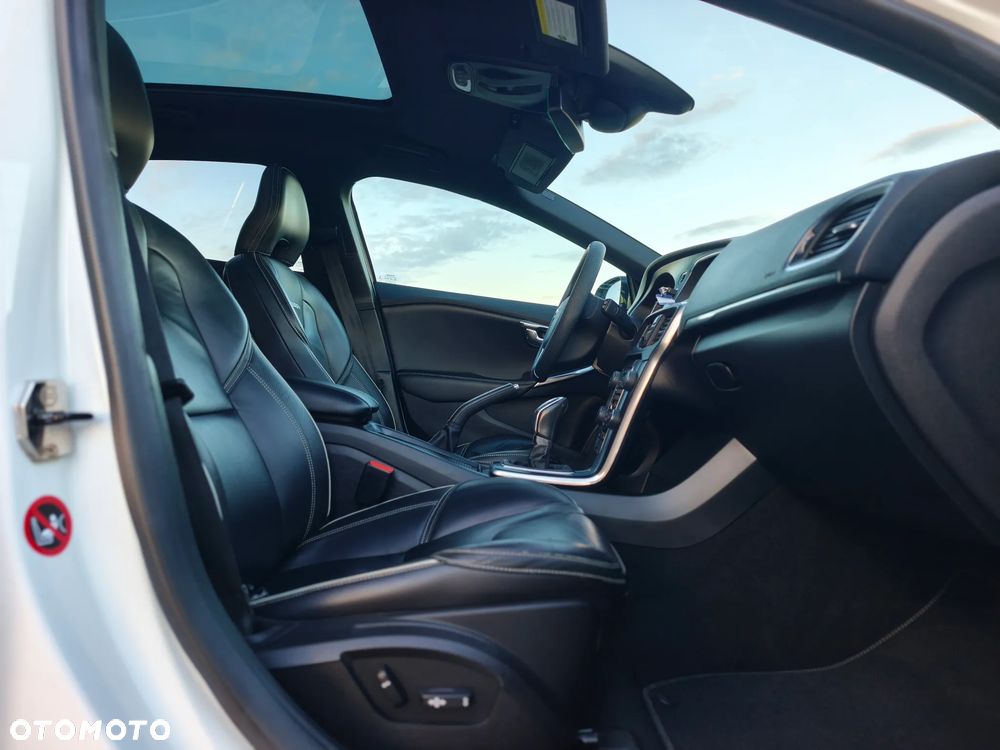 Volvo V40 T3 R-Design Momentum - 21