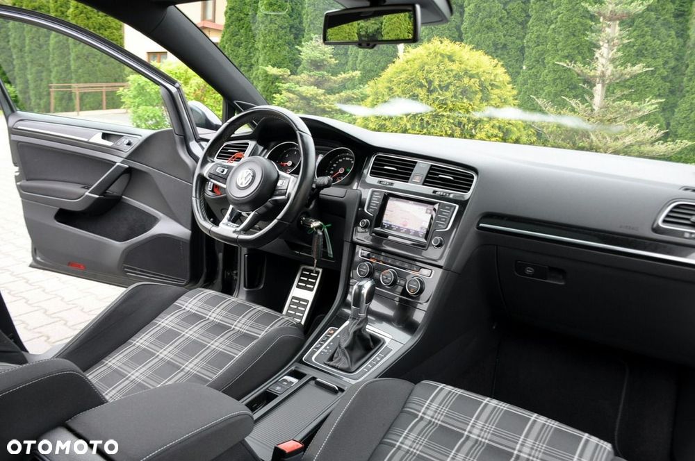 Volkswagen Golf - 24