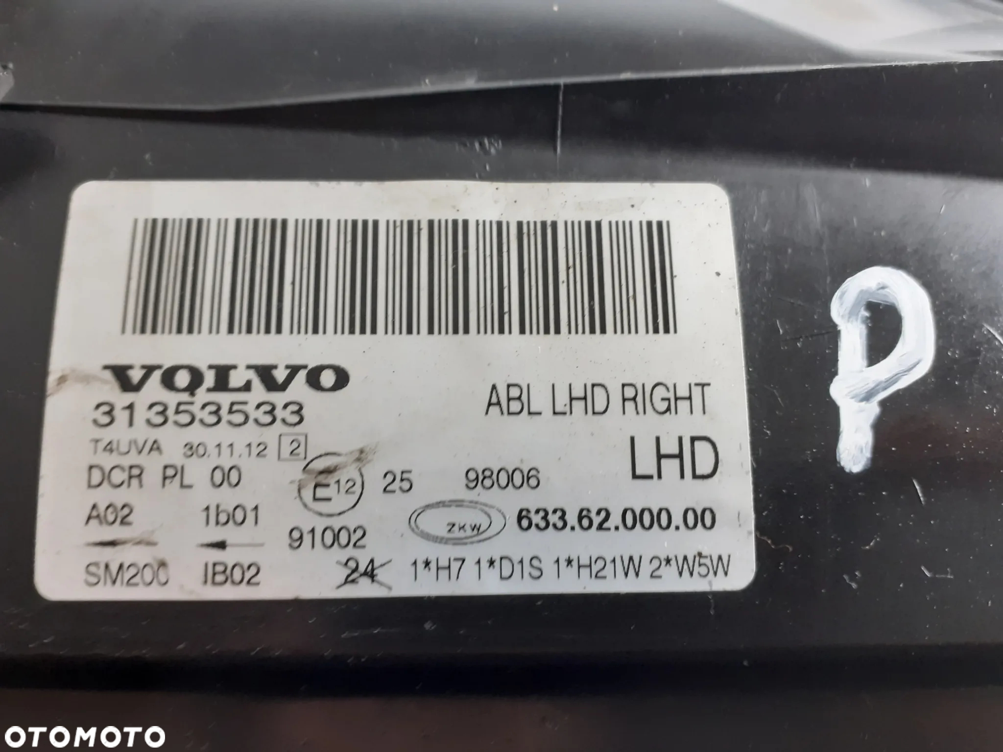 Lampa prawa przód Volvo V70 xenon-skr - 9