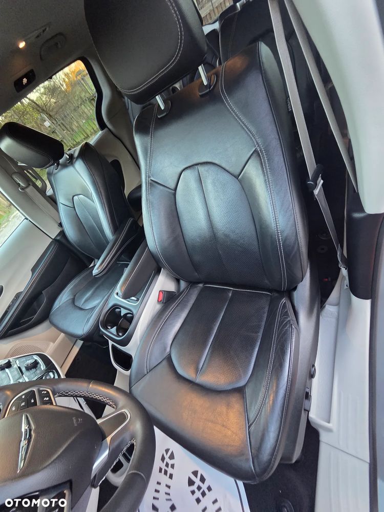 Chrysler Pacifica - 25