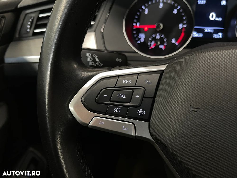 Volkswagen Passat 2.0 TDI Advance - 21