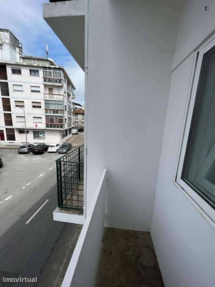Quarto - localizado em Paranhos Porto - Grande imagem: 3/18