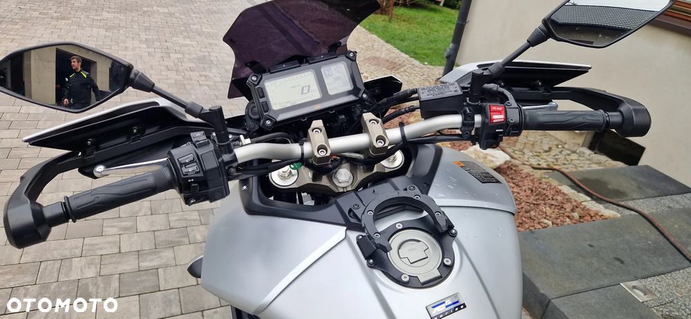 Yamaha MT - 8