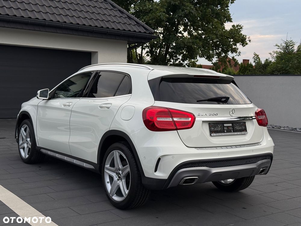 Mercedes-Benz GLA 200 AMG Line - 10