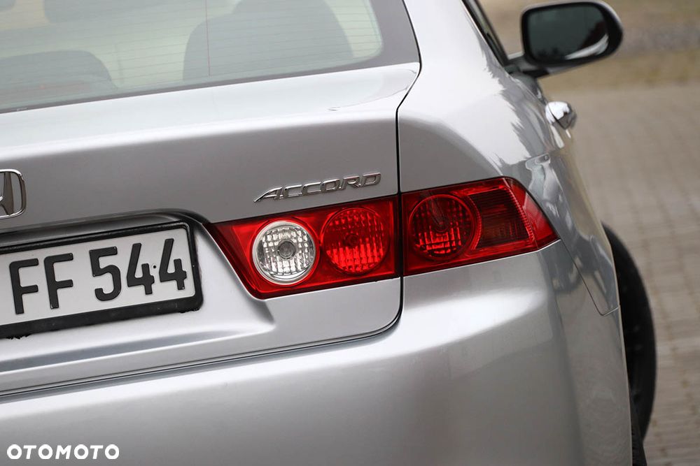 Honda Accord 2.0 i Executive - 16