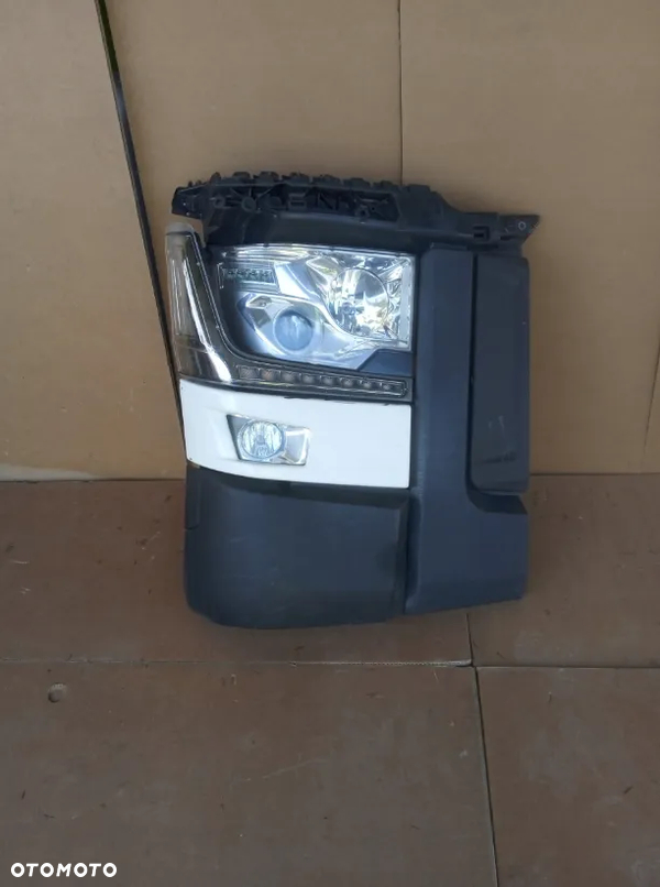 Okular Lampa Halogen Renault Gamme T, RH - strona prawa