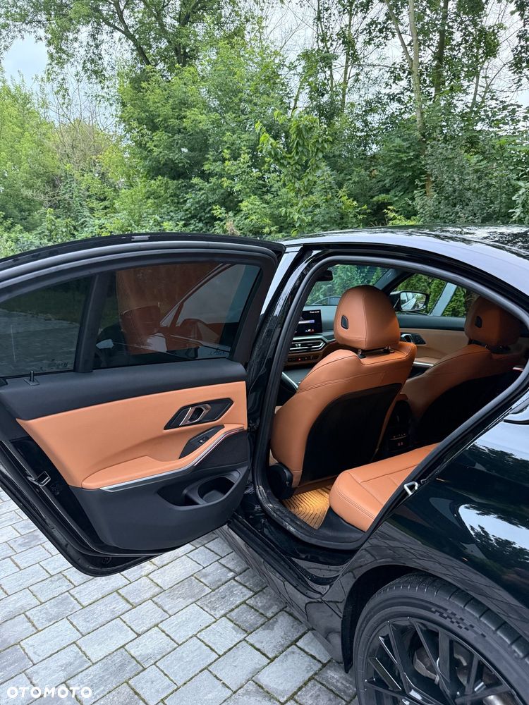 BMW Seria 3 330i xDrive - 13