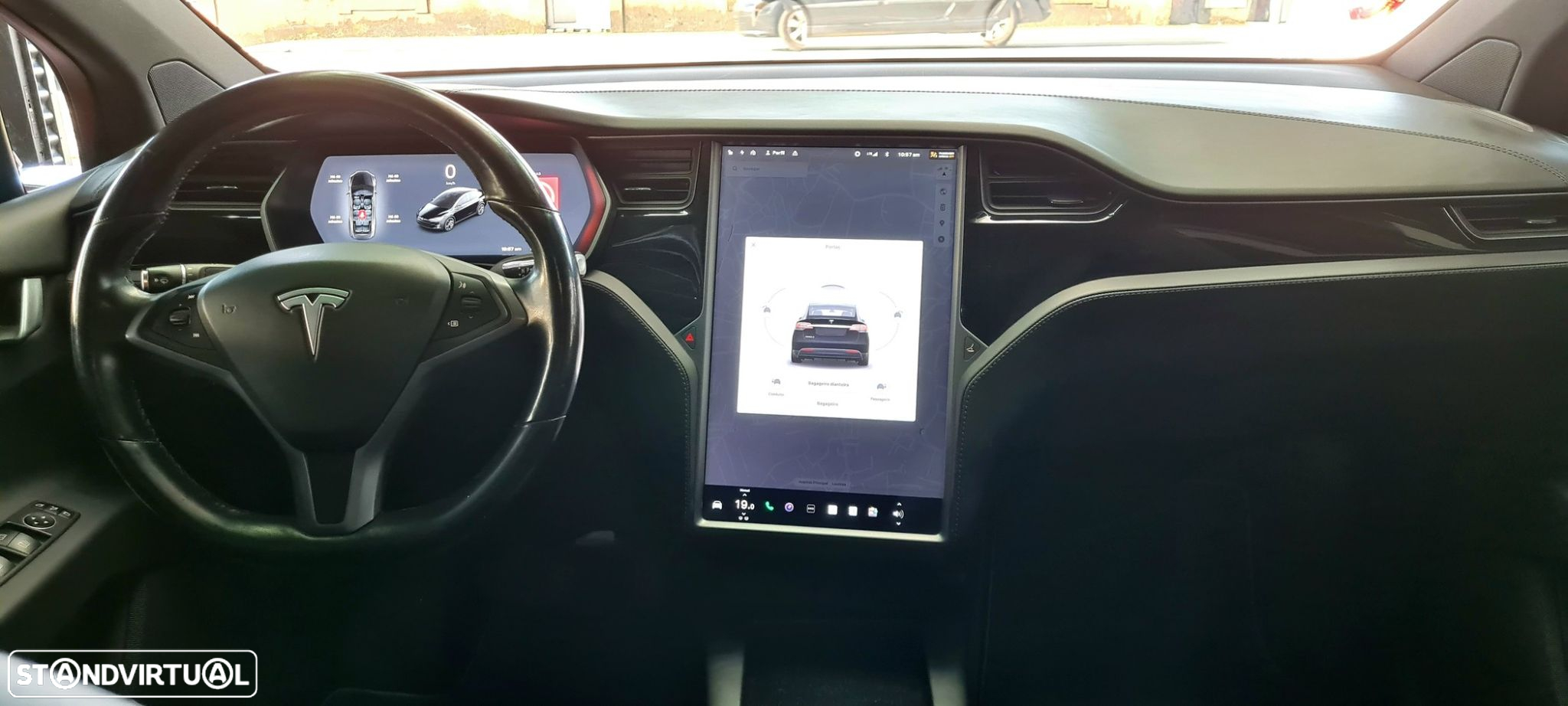 Tesla Model X - 21
