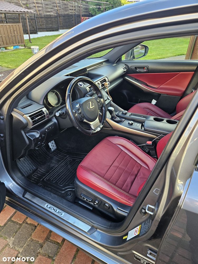 Lexus IS F Sport - 9