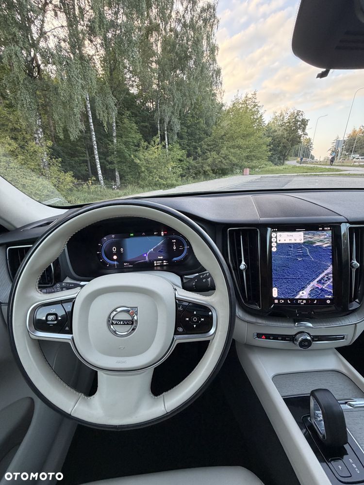 Volvo XC 60 T8 Plug-In Hybrid AWD Plus Dark - 16