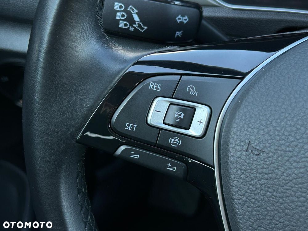 Volkswagen T-Roc 1.0 TSI Advance - 22