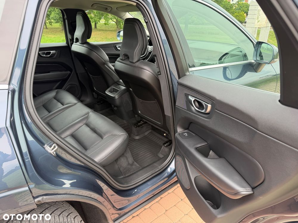 Volvo XC 60 B4 D AWD Momentum Pro - 23