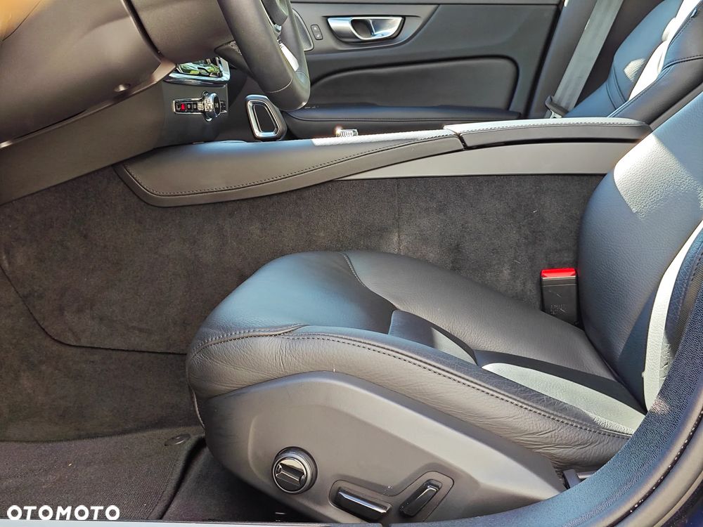 Volvo S60 T8 Recharge AWD Plus Dark - 17
