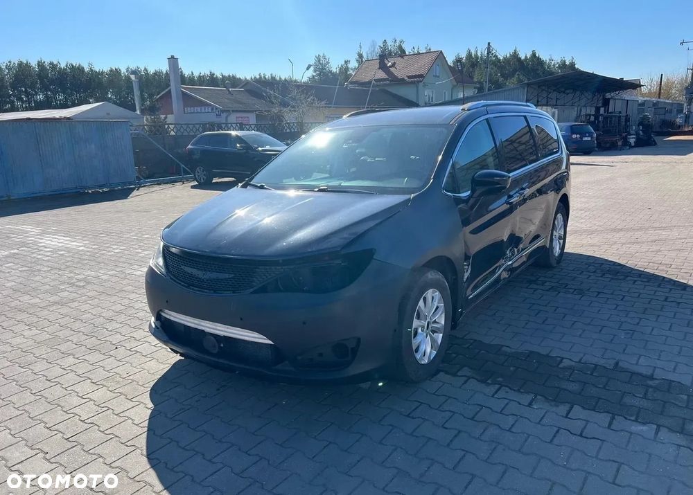 Chrysler Pacifica - 5