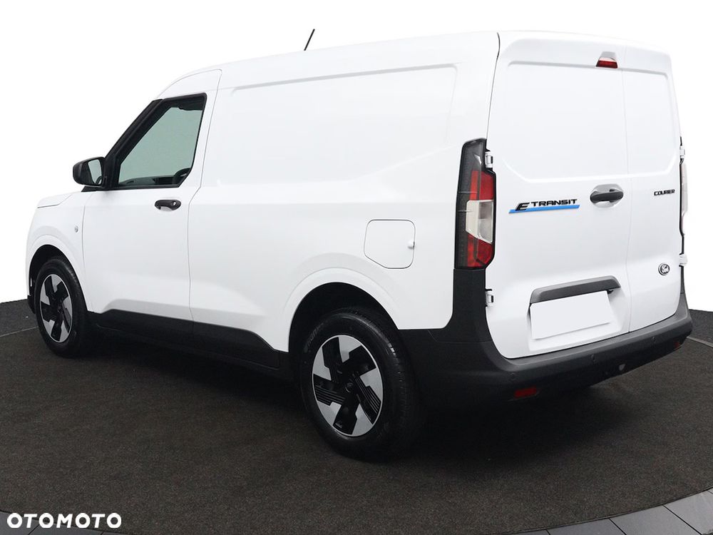 Ford E-Tourneo Courier - 6