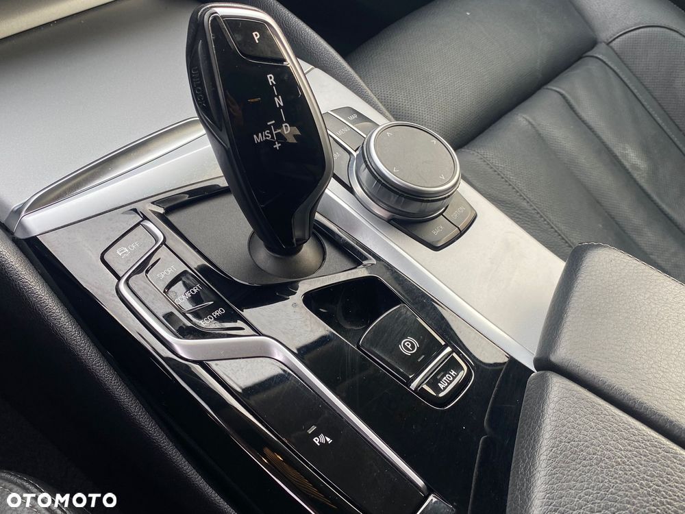 BMW Seria 5 530i Luxury Line sport - 22