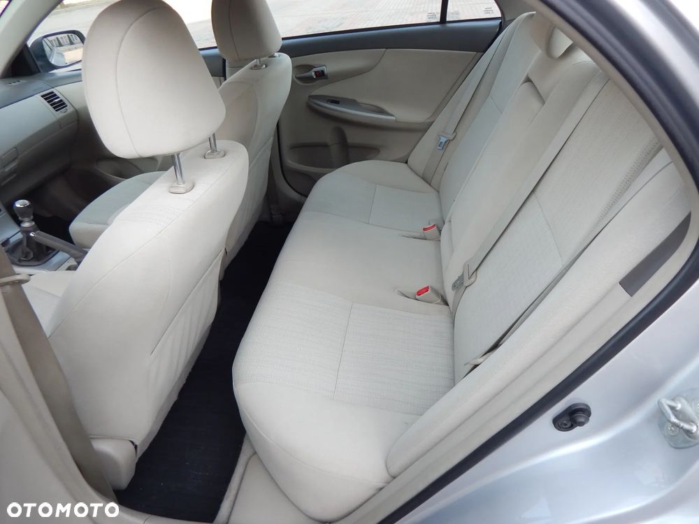 Toyota Corolla 1.6 Premium - 11