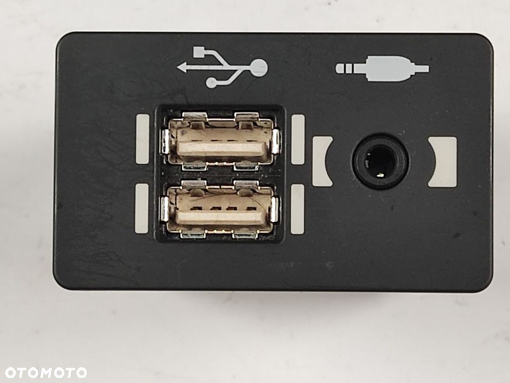 LEXUS ES gen VII 18-21r Gniazdo Panel USB - 2