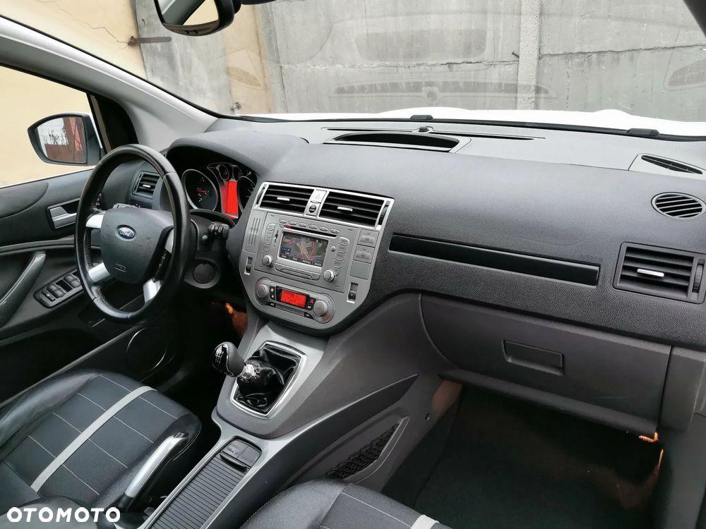 Ford Kuga 2.0 TDCi 2x4 Titanium - 25