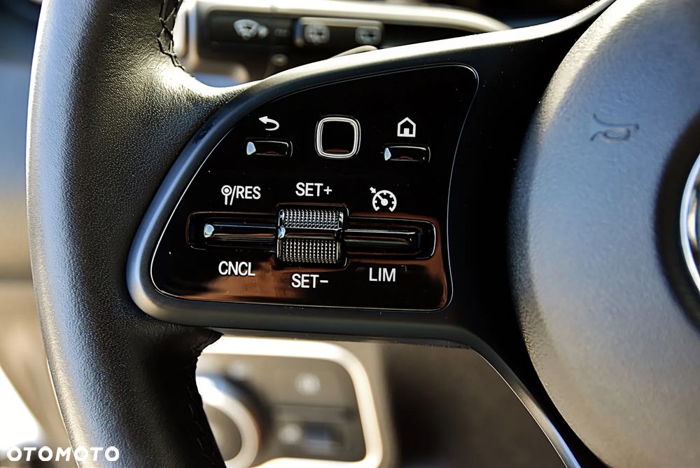 Mercedes-Benz GLB 200 7G-DCT - 28