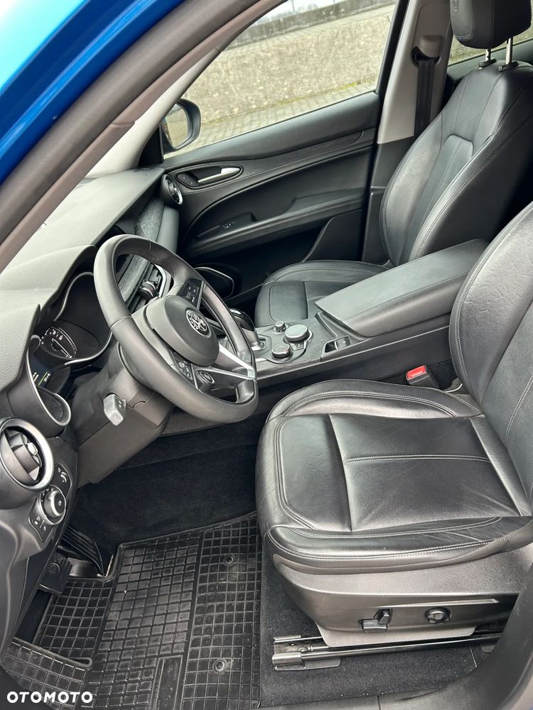Alfa Romeo Stelvio 2.0 Turbo 16V AT8-Q4 Sprint - 5